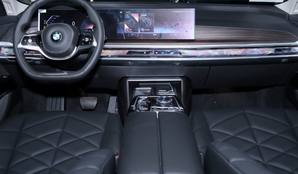 7系油耗多少錢(qián)一公里 消耗8毛錢(qián)(排量影響油耗)