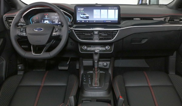 福克斯和英朗哪個(gè)好 福克斯動(dòng)力更強(qiáng)(英朗車長(zhǎng)4.6米)