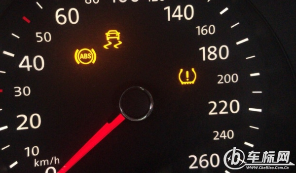 汽車儀表盤出現(!) 黃燈怎么消除 需要補充輪胎胎壓(會自動消除)