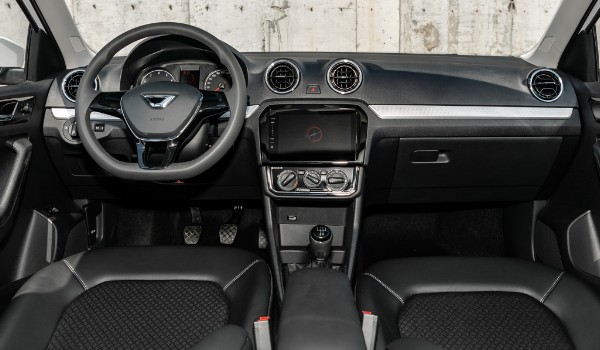 捷達va3和桑塔納哪個好 捷達va3車長4.5米(配置豐富)