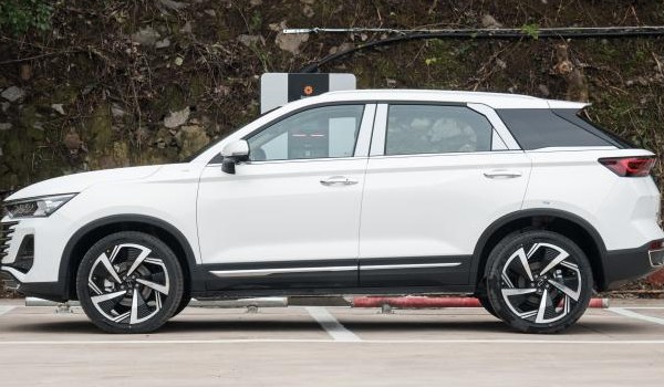 奔騰t77這車怎么樣值得買嗎 油耗9.6L(馬力可達169匹)