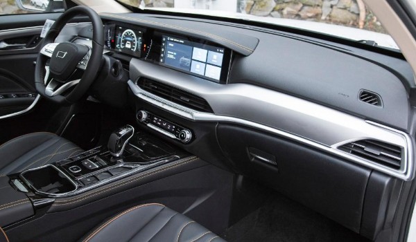 奔騰t77這車怎么樣值得買嗎 油耗9.6L(馬力可達169匹)