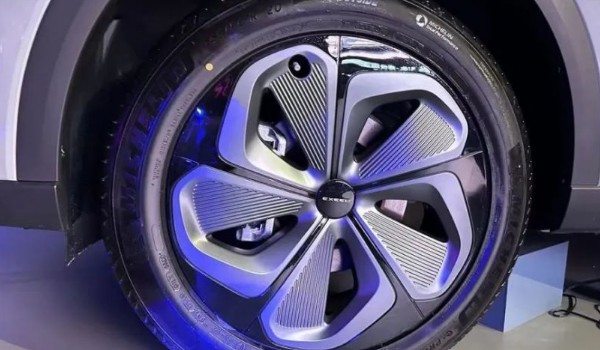 星途瑤光輪胎尺寸多大 規格為245/50 r20(胎寬245mm)