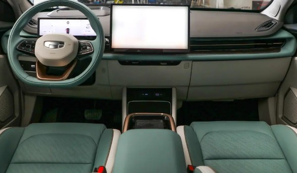 吉利幾何g6價(jià)格多少 2022款售價(jià)13萬(wàn)(分期首付4萬(wàn))