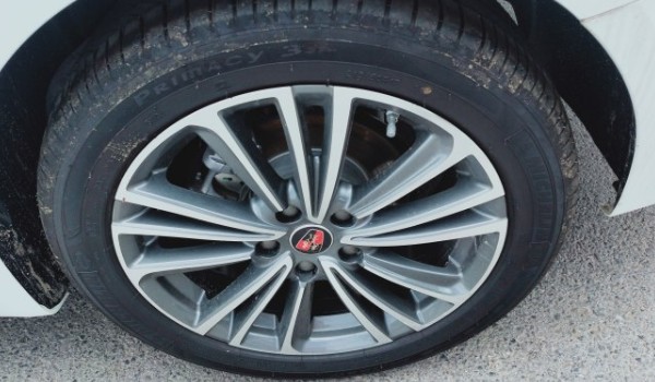 名爵6輪胎型號規格多少 尺寸為225/45 r18(胎寬為225mm)