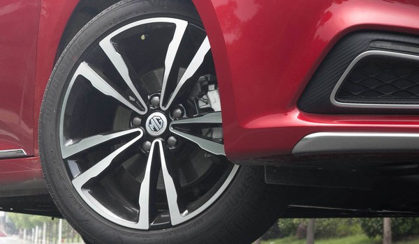 名爵6輪胎型號規格多少 尺寸為225/45 r18(胎寬為225mm)