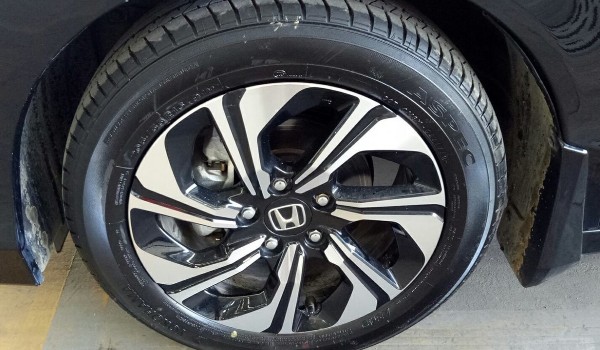 凌派原裝輪胎什么牌子 優科豪馬品牌(耐用性很高)