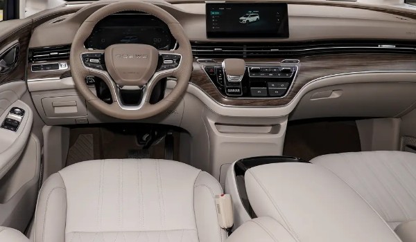 榮威imax8和庫斯途哪個好 imax8車長5米(配置功能豐富)