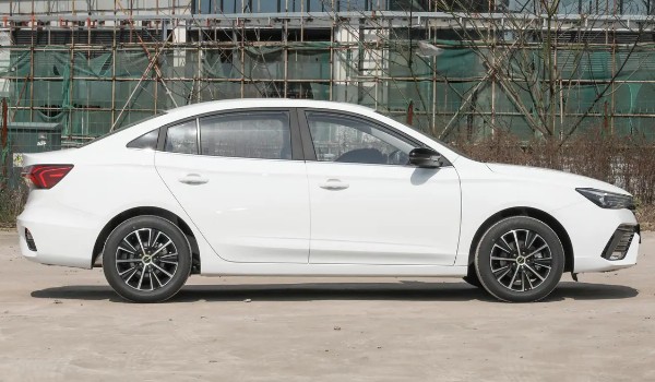 榮威i5配置參數詳細 馬力可達173匹(車身長達4.6米)