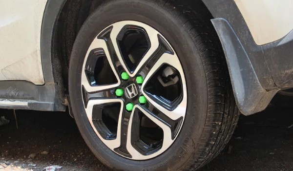 本田zrv輪胎型號規格 尺寸為215/60 r17(胎寬215mm)