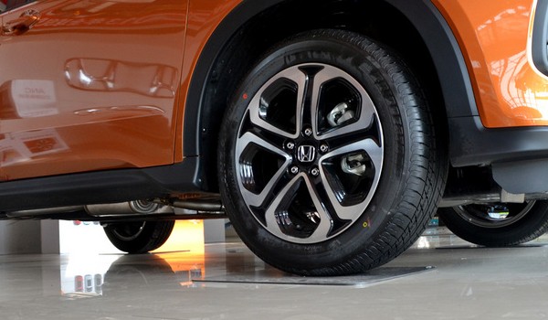 本田zrv輪胎型號規格 尺寸為215/60 r17(胎寬215mm)