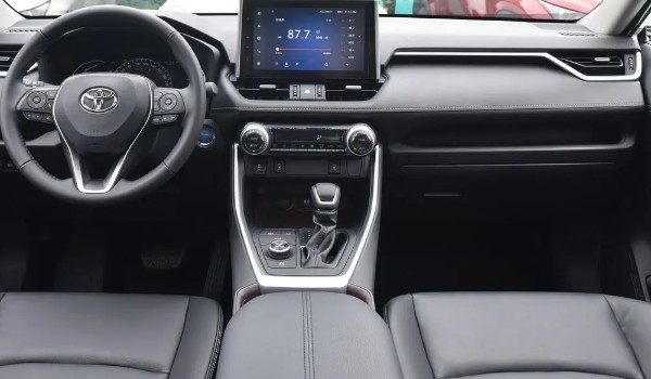 奇駿榮耀和rav4榮放哪個好 rav4榮放動力更強(qiáng)(配置豐富)