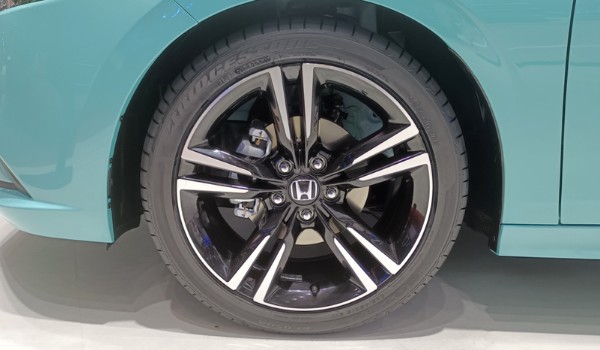 本田型格輪胎型號規格 尺寸為225/45 r18(胎寬225mm)