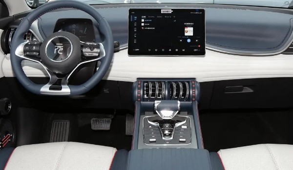 本田mnv和比亞迪元plus哪個(gè)好 元plus車(chē)長(zhǎng)4.4米(配置功能豐富)