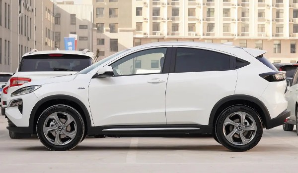 本田mnv和比亞迪元plus哪個(gè)好 元plus車(chē)長(zhǎng)4.4米(配置功能豐富)