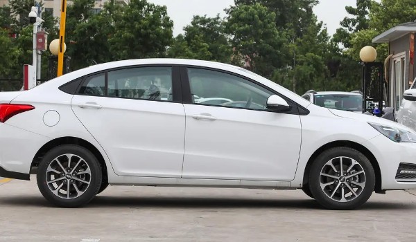 艾瑞澤5油耗一公里多少錢 消耗6毛錢(排量影響油耗)