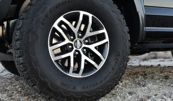 f150輪胎型號規格多少 尺寸為315/70 r17(胎寬315mm)