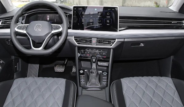 大眾速騰和豐田卡羅拉哪個(gè)好 速騰車(chē)長(zhǎng)4.7米(動(dòng)力更強(qiáng))