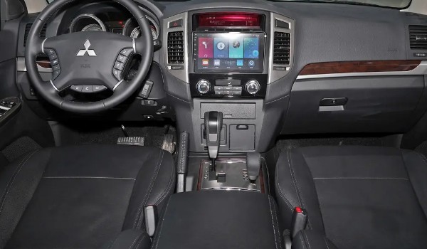 帕杰羅變速箱油多久更換 每4萬公里換一次(避免混用)