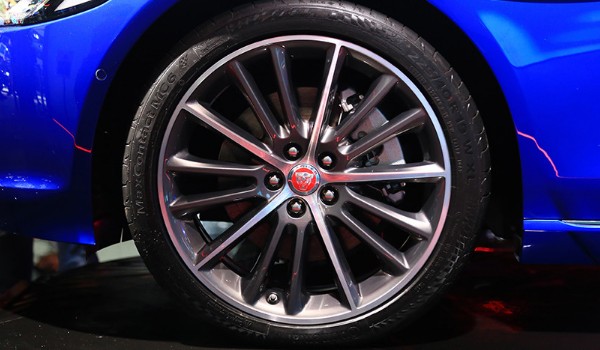捷豹xel輪胎型號規格 尺寸為225/45 r18(胎寬225mm)