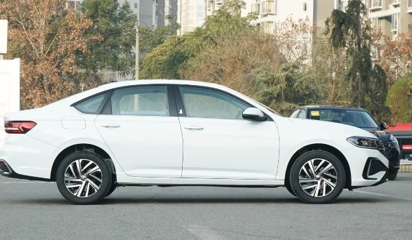 朗逸和威朗pro哪個(gè)好 威朗pro動(dòng)力更強(qiáng)(朗逸配置豐富)