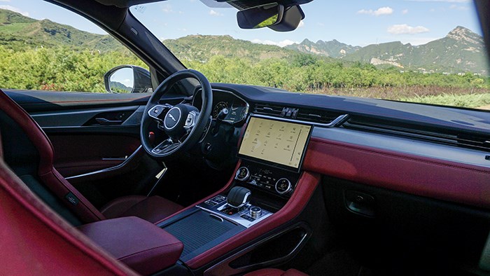 個性鮮明 捷豹F-PACE 2.0T 賽旗版評測