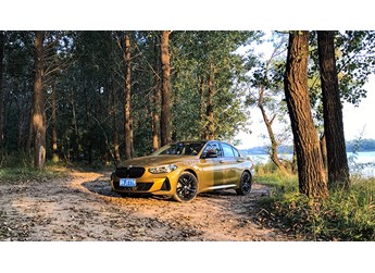 追著落日奔跑 試駕寶馬1系125iM運(yùn)動(dòng)曜夜版 封面圖