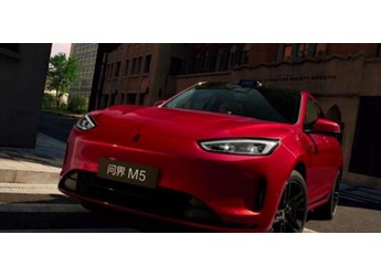 問(wèn)界新M5 Ultra對(duì)比Model Y，年輕用戶(hù)SUV怎么選？ 封面圖