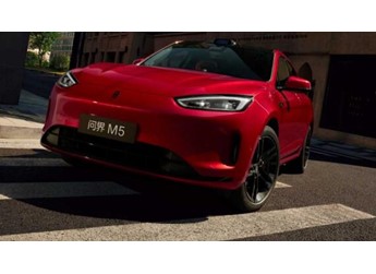 以安全筑牢出行底線，問(wèn)界新M5 Ultra和特斯拉Model Y誰(shuí)更懂消費(fèi)者？ 封面圖