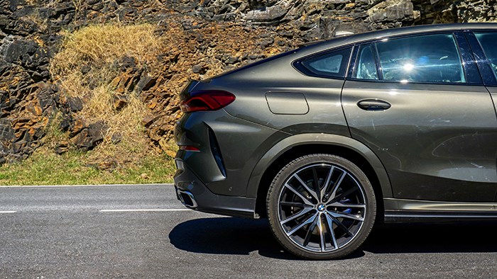 全副武裝的德系戰(zhàn)艦 BMW全新X6評測