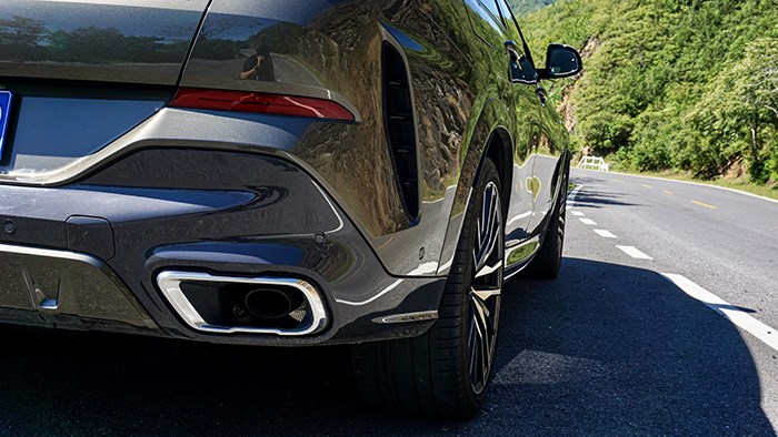 全副武裝的德系戰(zhàn)艦 BMW全新X6評測