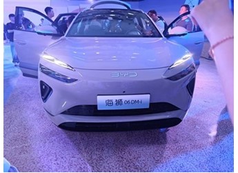 滿油滿電續航超1600km 比亞迪全新海獅06上市：13.98萬起
