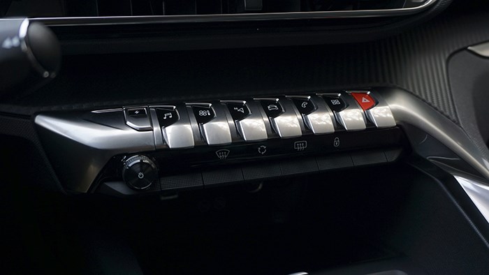 別有一番風味 試駕標致4008新能源