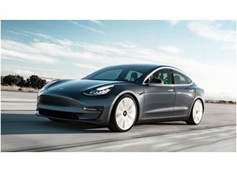 特斯拉Model 3車主曝買車三年車險價格一路上漲：從7千漲到2.2萬元 封面圖