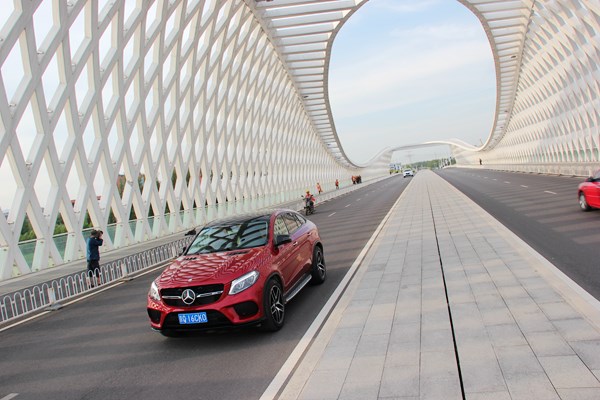 都市逍遙派 試駕奔馳GLE 450 AMG 4MATIC