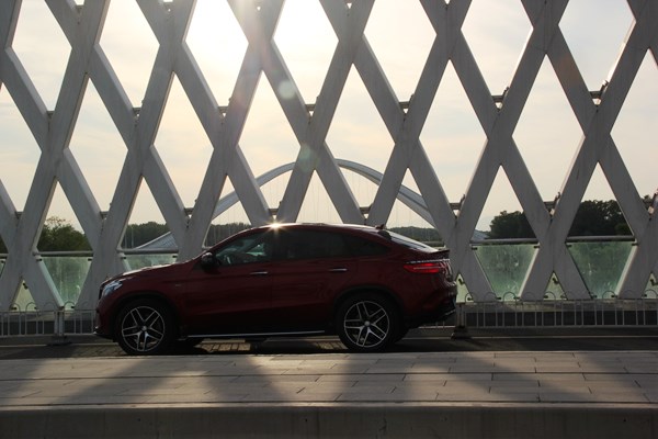 都市逍遙派 試駕奔馳GLE 450 AMG 4MATIC