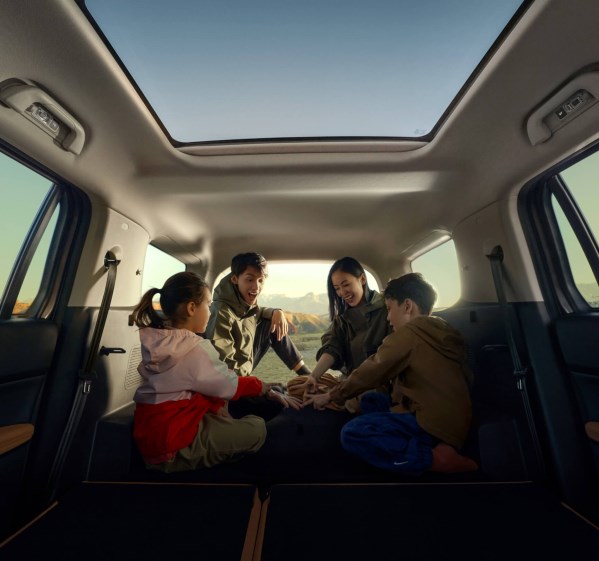 全新哈弗H5上市！后備箱可放27個(gè)行李箱 12.28萬(wàn)起