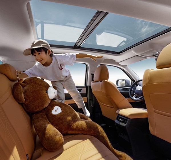 全新哈弗H5上市！后備箱可放27個(gè)行李箱 12.28萬(wàn)起