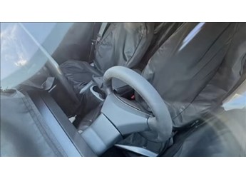 特斯拉新車(chē)型內(nèi)飾首曝：取消玻璃天幕+后排屏