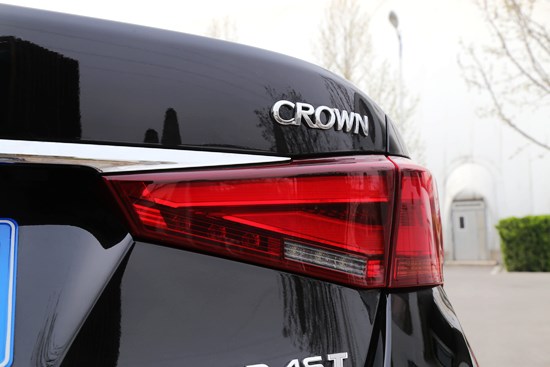 靜謐又從容 萬車網(wǎng)試駕一汽豐田皇冠