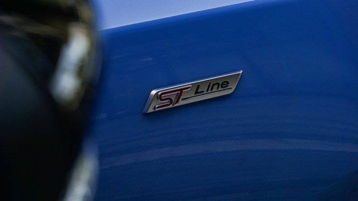 與風(fēng)為伴 試駕2022福特三廂福克斯ST-Line