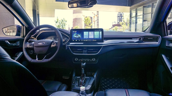 與風(fēng)為伴 試駕2022福特三廂福克斯ST-Line