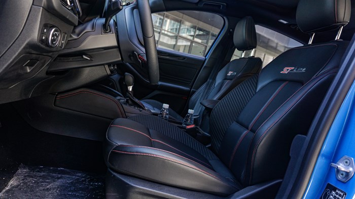 與風(fēng)為伴 試駕2022福特三廂福克斯ST-Line