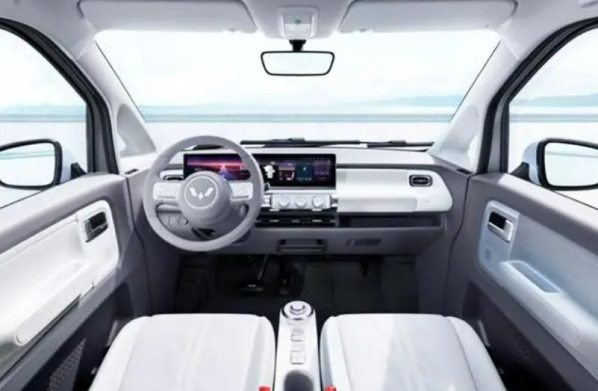 售價(jià)6.78萬(wàn)-8.28萬(wàn)元！五菱Air ev晴空上市 續(xù)航300km