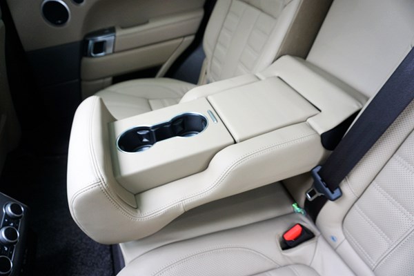 紳士也瘋狂 試駕路虎攬勝運動版