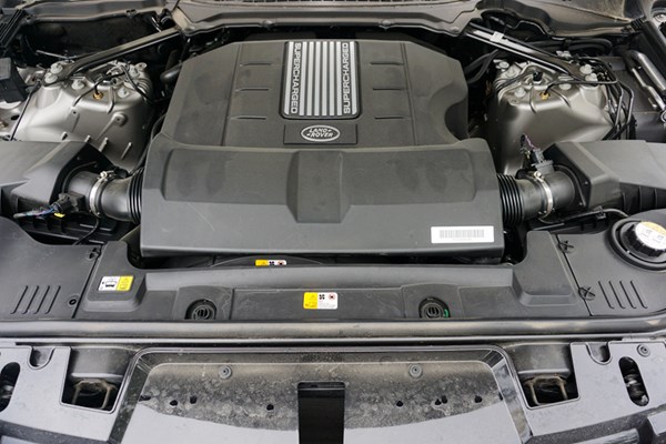 續寫運動傳奇 試駕路虎攬勝運動版 