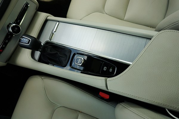 北歐豪華來(lái)客 試駕沃爾沃全新一代XC90