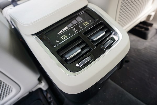 北歐豪華來(lái)客 試駕沃爾沃全新一代XC90