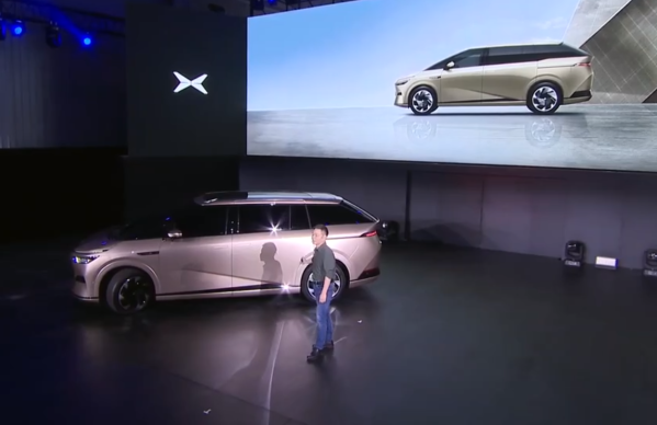 小鵬X9實車亮相！全球首款后輪轉向MPV 將參加廣州車展